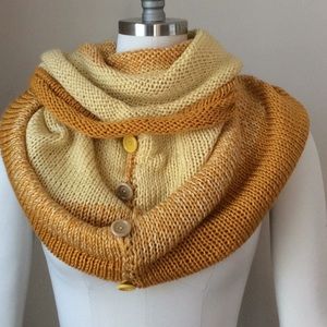 Hand knitted cowl scarf in 3 tones color.